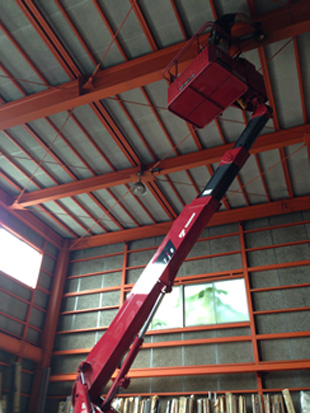 工場/倉庫向けLED照明工事の様子